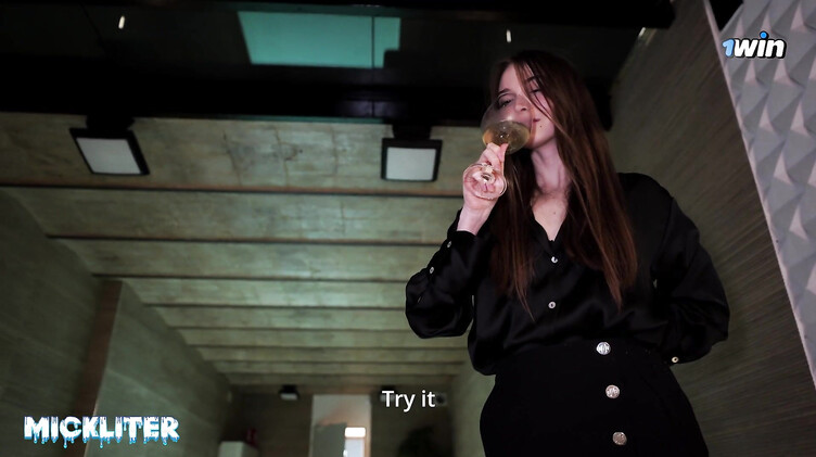 В трусиках: Ультра все включено! Менеджер отеля отсасывает и ебется с именинником