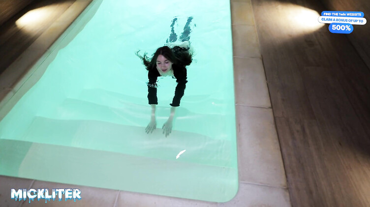 В лифчике: Ультра все включено! Менеджер отеля отсасывает и ебется с именинником