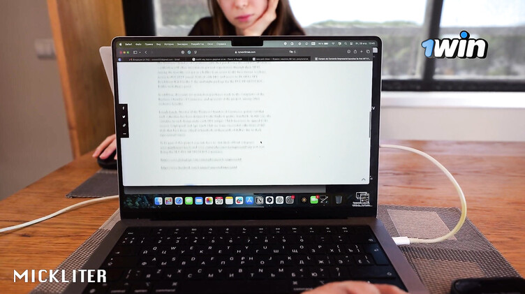 На коленях: Мечта айтишника о жесткой ебле в офисе с коллегой