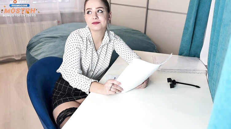 Директор наказывает секретаршу раком и кончает на анус за банкротство