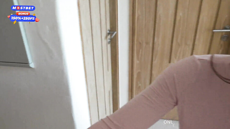 Попрооосила спрятать ее от полции и взамен отплатила сексом