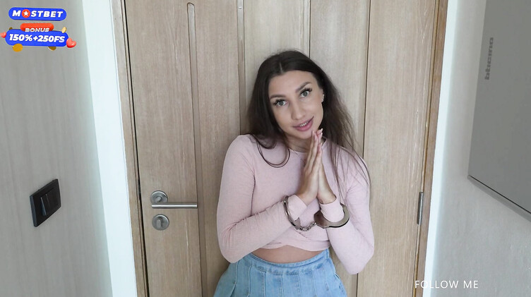 Попрооосила спрятать ее от полции и взамен отплатила сексом