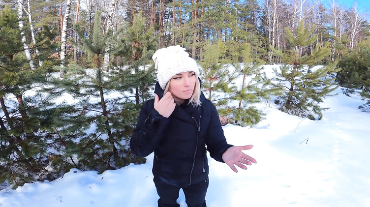 На природе: Заблудилась в лесу зимой и отсосала леснику с финалом в рот