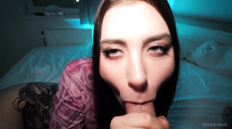 Сестру заклинило в позе йоги, брат ее отодрал