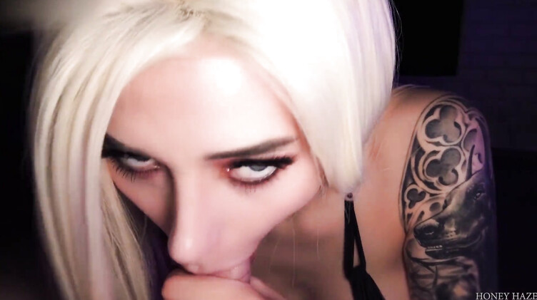 Нашел точку G и довел до сквирта сосалку с макияжем