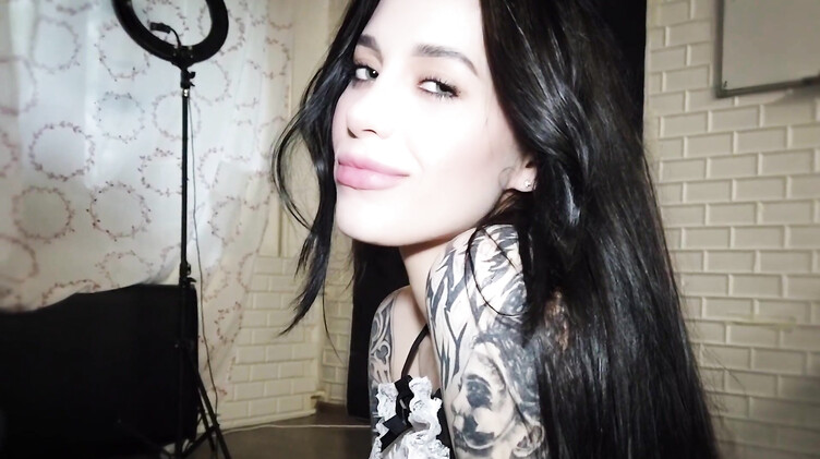 Начали с нежного минета, закончили трахом в горло и в жопу