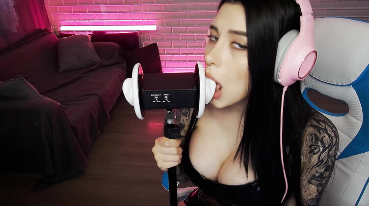 Чарующие звуки нежного минета от красивой АСМР модели с длинными волосами