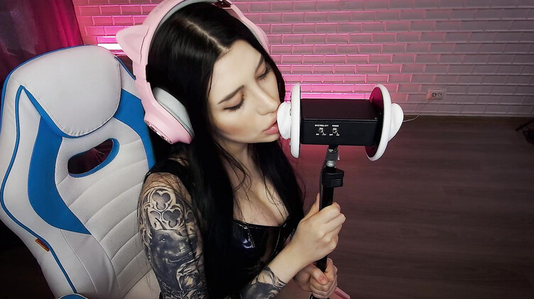 Honey Haze RAW: Чарующие звуки нежного минета от красивой АСМР модели с длинными волосами