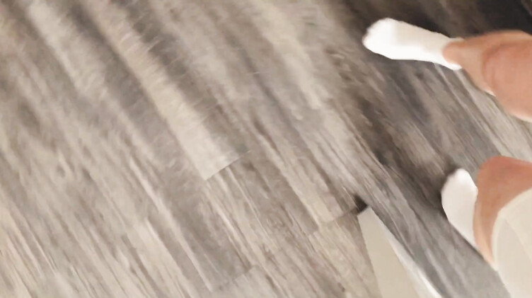 Соседка по комнате попросила помочь с фотками для парня и оказалась на моем члене