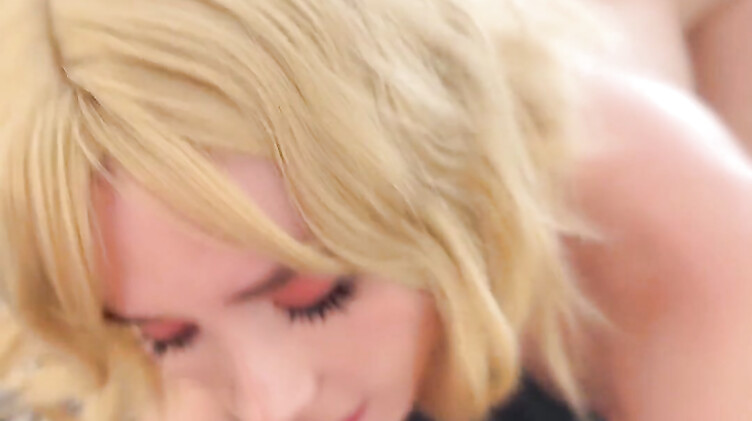 Голая спортсменка сосет и трахается на тренажерах