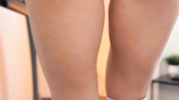 Голая спортсменка сосет и трахается на тренажерах