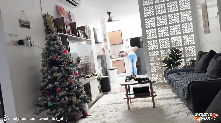 Девушка с мелкими косичками глотает сперму после домашнего перепихона в ПМС