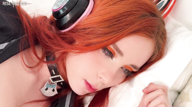 Курьер заменил порноактера и жестко отодрал рыжую Свити Фокс в наручниках