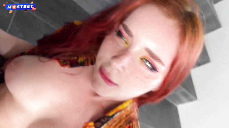 Муж трахает барменшу в отеле на Пхукете за спиной у жены