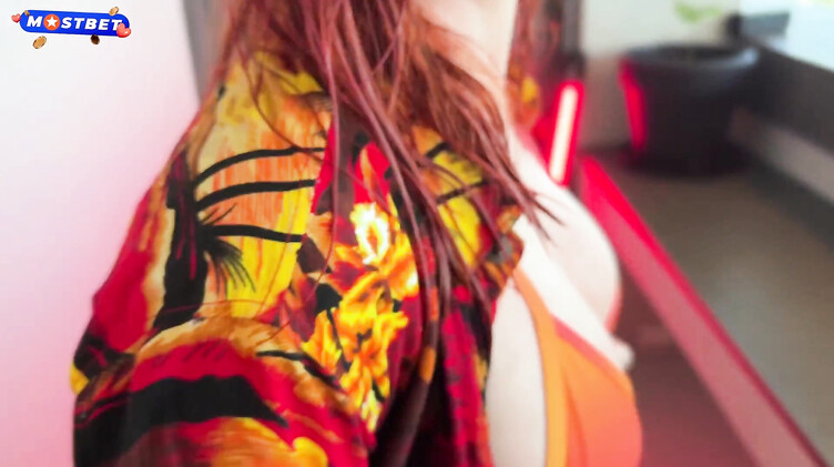 Муж трахает барменшу в отеле на Пхукете за спиной у жены