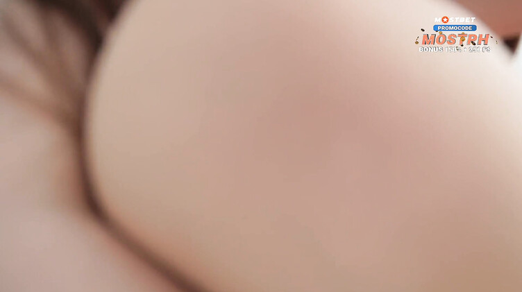 Дилдо: Студентка в порванных колготках трахает себя самотыком и кончает