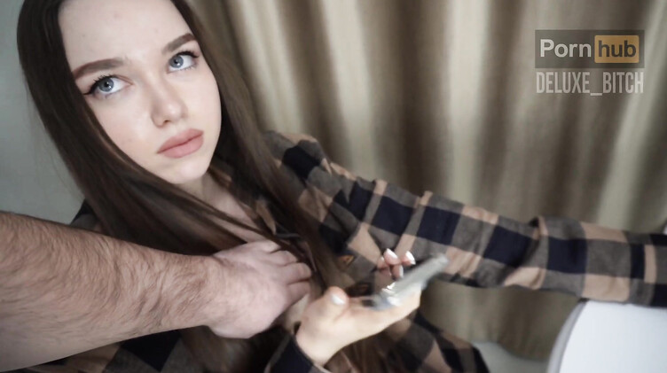 Чпокается со сводным братом, разговаривая по телефону с бойфрендом