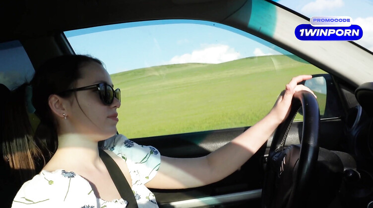 Bonnie Blaze: Заглохнешь - выебу! Начинающая водитель сосет хуй и трахается в машине