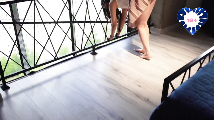 Бонни Блейз сосет спасителю и ебется с ним верхом