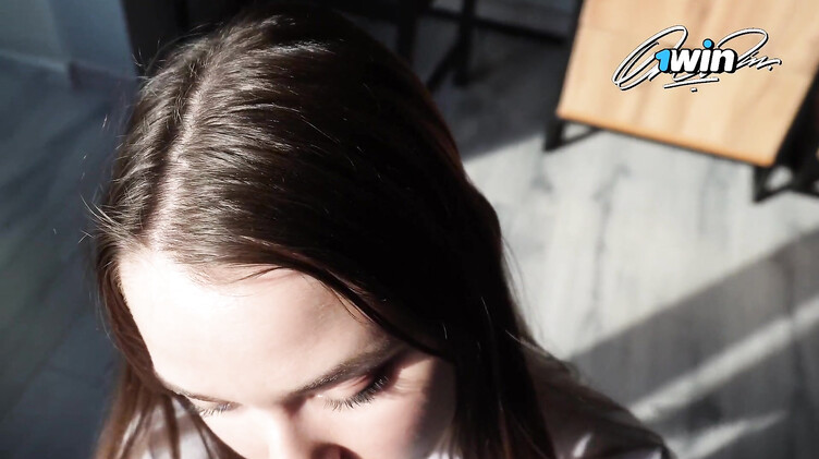 Молодая училка поставила студенту хорошую оценку за секс с кремпаем