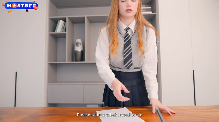 На столе: Директор дал на клык и трахнул Диану за прогулы