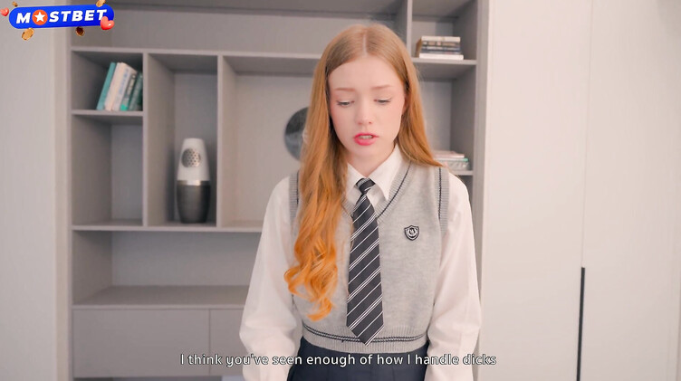 Директор дал на клык и трахнул Диану за прогулы