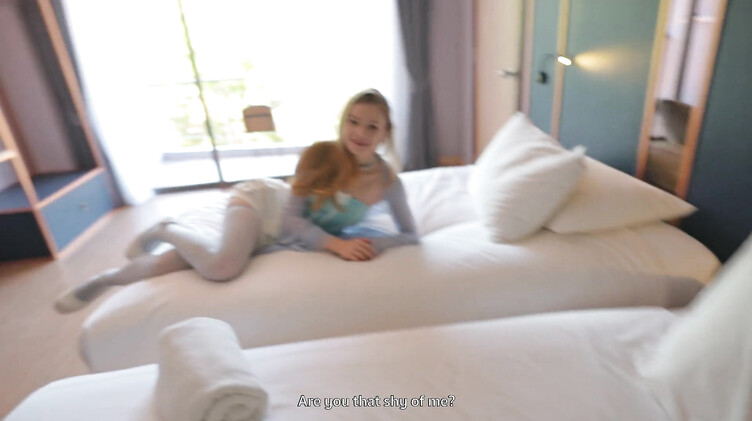 Выебал матерливую сестру шантажистку в номере отеля