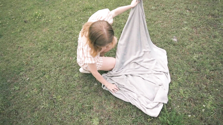 Хочешь кататься - соси хуй! Сводная сестра отрабатывает поездку ртом и киской