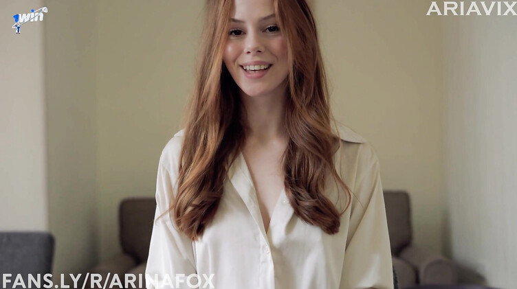 Собеседование: Женатый начальник ебет горничную на собеседовании после дрочки члена ногами в колготках