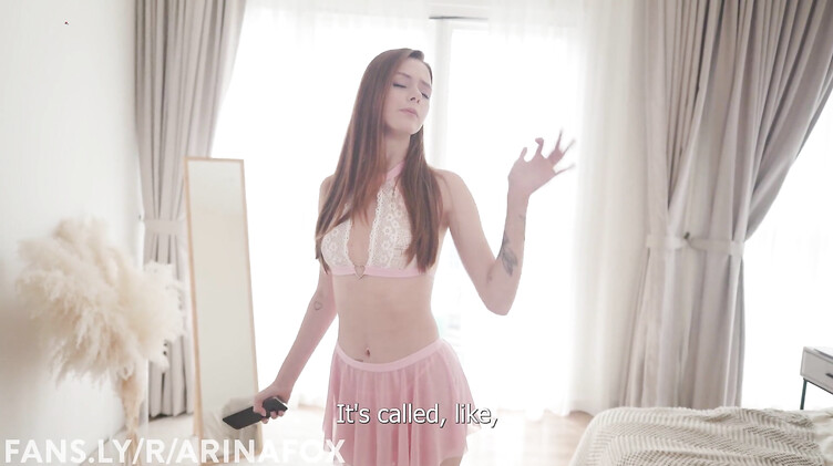 Дал на клык перед зеркалом и растянул розовую киску сестры