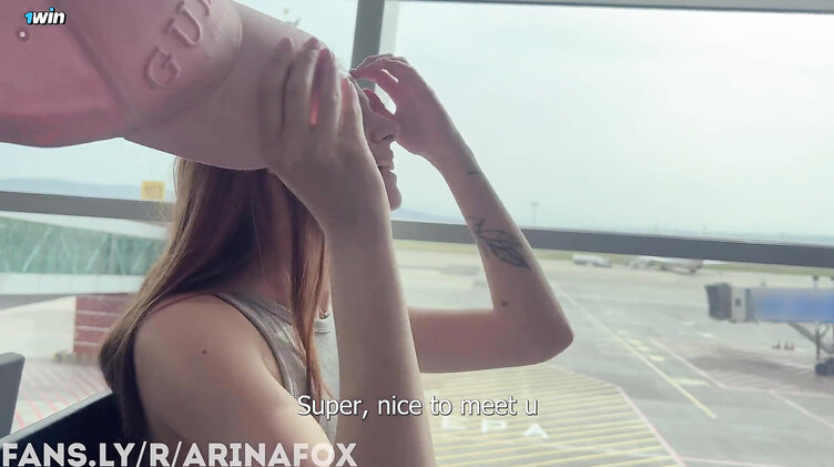 Бритые киски: Арина Фокс познакомилась с парнем в аэропорту и отдалась ему на отдыхе