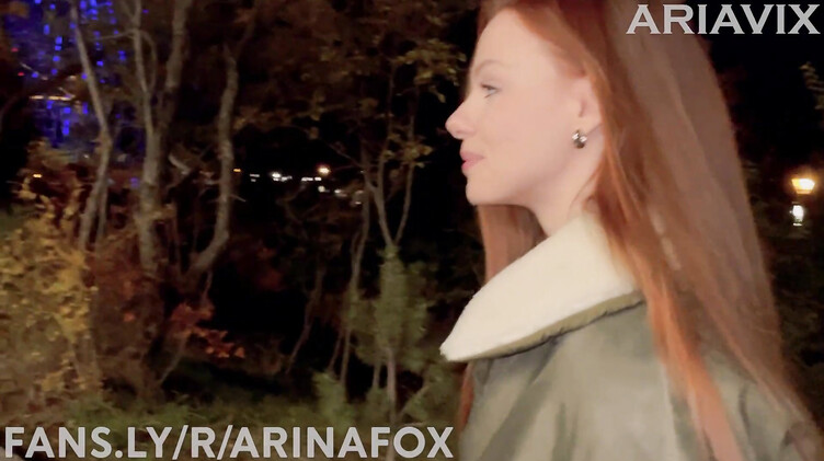 Рыжая красотка сосет член на колесе обозрения