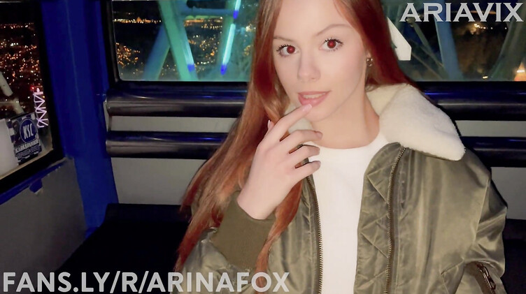 Рыжая красотка сосет член на колесе обозрения