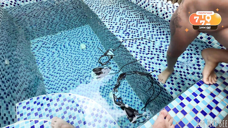 Секс молодой русской пары в бассейне на Пхукете