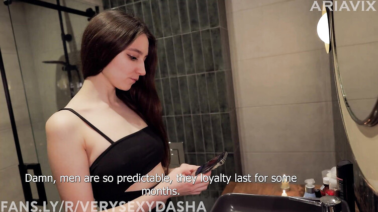 Рыжая кончает, сидя на лице бывшей подруги парня