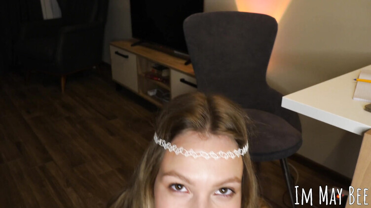 ImMayBee: Девушка астролог сосет хуй и имитирует секс со зрителем