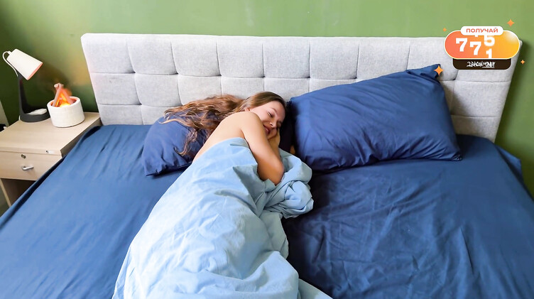 Жопастая сводная сестра тверкает на большом члене брата