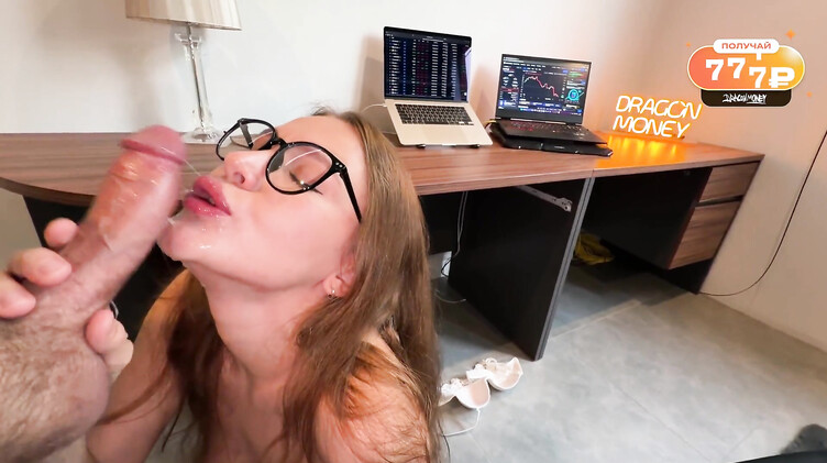 Первый день на работе! Секретарша красиво выебана боссом