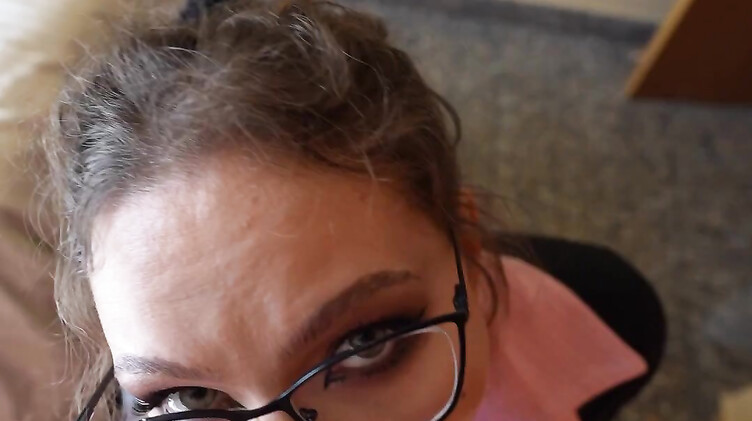 Быстрый отсос от горячей мачехи с большим сливом на одежду