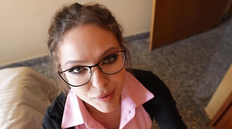 Большие члены: Быстрый отсос от горячей мачехи с большим сливом на одежду