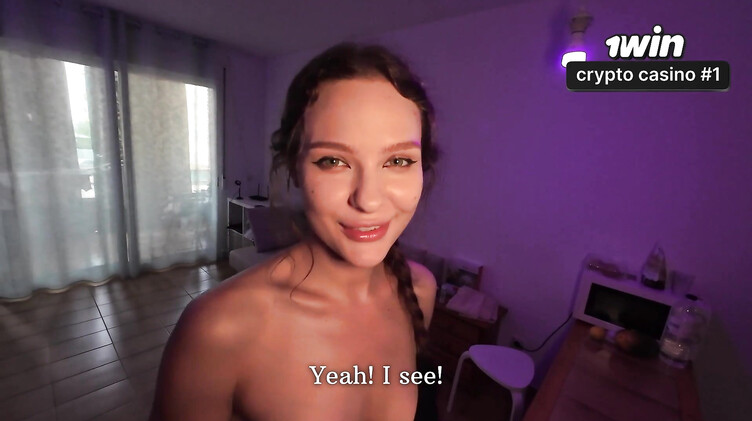 Трахает в задницу красотку за бесплатную ночевку у нее дома