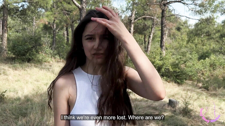 Мужик развел на секс в лесу молоденькую красивую потеряшку