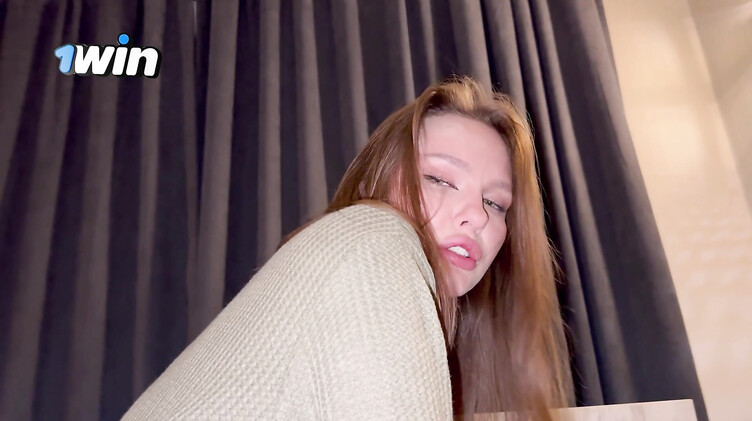 Пасынок вуайерист трахнул и кончил в попку мачехи пока бати нет дома