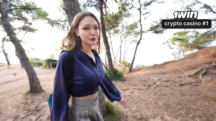 Русская пара трахается на высоком берегу в лесу с видом на море