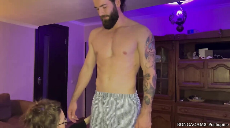 Подруга невесты отсосала жениху, снимая мерки на свадебный костюм