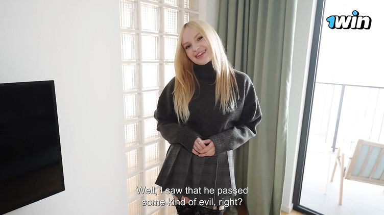 Молодая жена трахается с электриком, пока муж в ванной