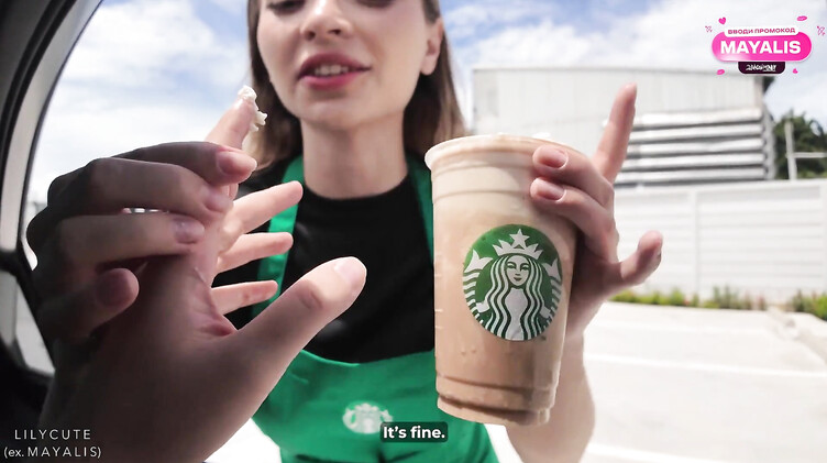 Бариста из Старбакса соблазнила клиента и трахнулась с ним в машине