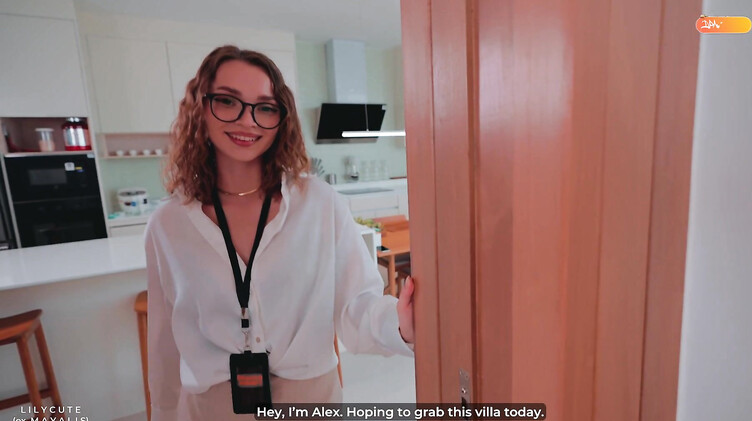 Lily Cute: Заключили сделку горячим трахом и футджобом с риэлторшей