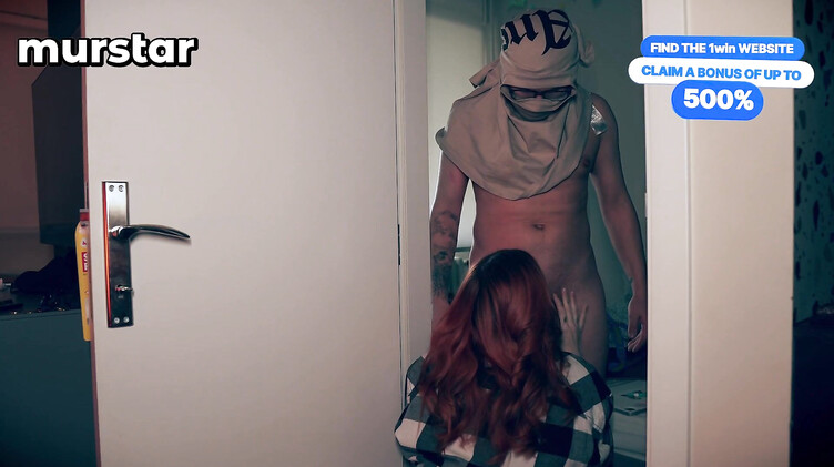 Рыжие: Жена останавливает грабителя горловым минетом и еблей