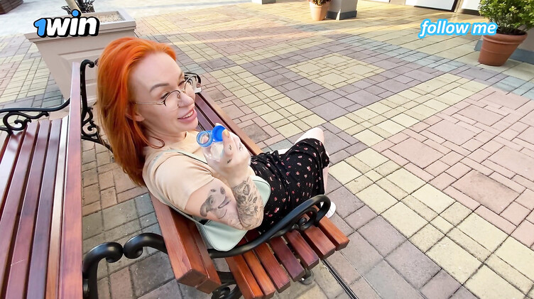 Иностранный пикапер соблазнил русскую и трахнул ее в туалете кафе